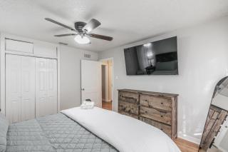 Pet Friendly-Close To Everything-Will Rogers-Tcu-Magnolia-Cultural District-Sleeps 8 - 5