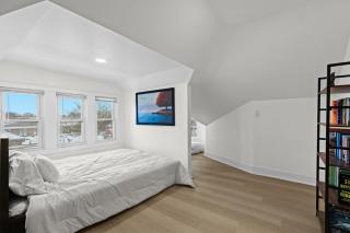 Loft w Fenced Yard Pet-Friendly Near Downtown - 8