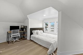 Loft w Fenced Yard Pet-Friendly Near Downtown - 7