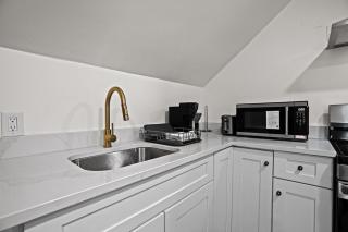 Loft w Fenced Yard Pet-Friendly Near Downtown - 4