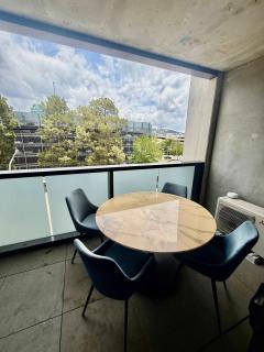 Central CBD - parking - sleeps 4 - 5