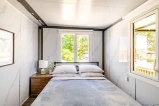 Overlooking a Park - A sunny escape - 8