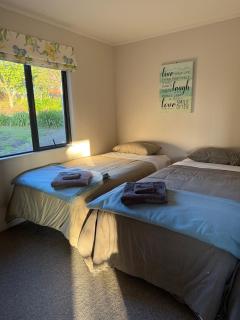 Cosy Country Private Cottage with views - 8