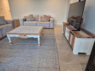 Newly Built Luxury Retreat - 9