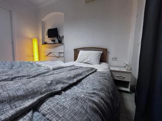 Master Room In Nasr City, Private Bathroom - Cairo - 3