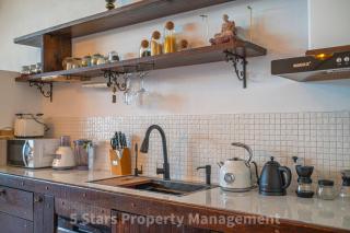 Serenity Sands Villa, Beachfront and Mountain View - 4