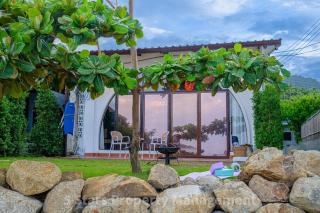 Serenity Sands Villa, Beachfront and Mountain View - 9