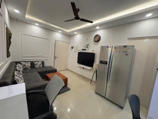Tiny luxe heaven 2 bhk home Yashobhoomi and Airport - 7