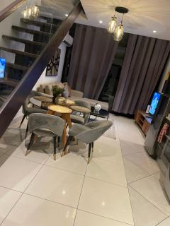 Luxury Green Home Apt - 2