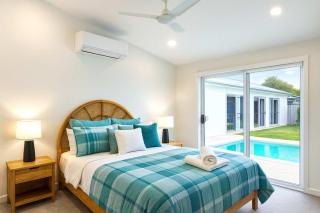 Beachfront Pet-Friendly Home with Pool & Studio Apt in Townsville - 3