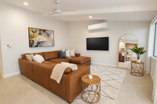 Beachfront Pet-Friendly Home with Pool & Studio Apt in Townsville - 8