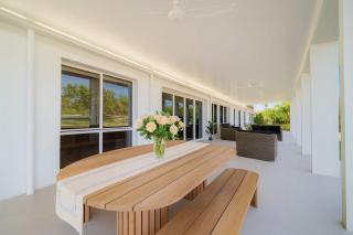 Beachfront Pet-Friendly Home with Pool & Studio Apt in Townsville - 6