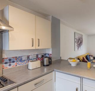 Entire 2-bed house in Stoke-on-trent - 3