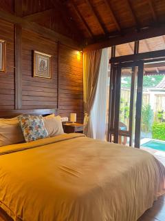 Ngesil Private Joglo & Pool - 7