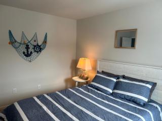 Large new beautiful house 1 and half miles to beach - 8