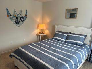 Large new beautiful house 1 and half miles to beach - 0