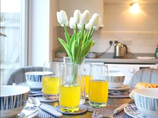 Modern Two-Bedroom House Close to City Centre - 5