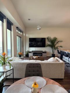 Downtown views by the Lake - 9