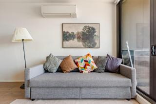 12N25 Abnb-Style Apt in Docklands nr Waterfront with Free Parking and Step to Tram - 1