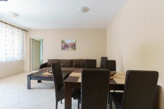 Apartments Lora - Bar - 7