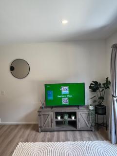 Stylish home minutes from airport-shops-dining - free bikes - 6