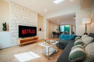 2 Bedroom Apartment Darlinghurst with Patio Access - 0