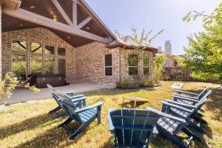 Grand 5BR Retreat, Hot Tub, Movie Theater, Games - 2