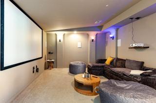 Grand 5BR Retreat, Hot Tub, Movie Theater, Games - 5