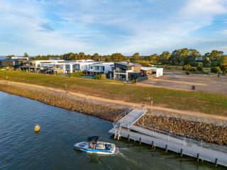 Absolute Waterfront lake house - 7