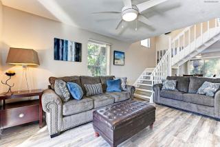 Beautiful 3 Bedroom 2 Bathroom Home Steps from the Beach - 7