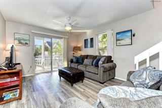 Beautiful 3 Bedroom 2 Bathroom Home Steps from the Beach - 3