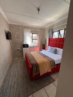 Zolas guest house - 5