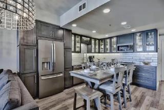 Beachfront Two-Bedroom Condo With Panoramic Gulf Views - 7