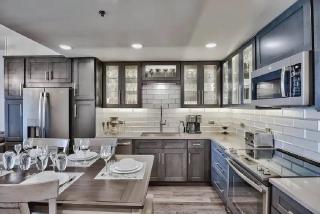 Beachfront Two-Bedroom Condo With Panoramic Gulf Views - 5