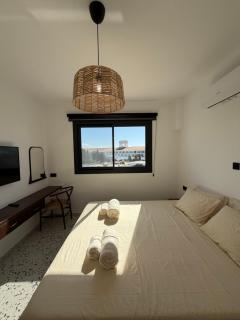 The Retro Suite Kato Paphos 2 min to the beach - 2