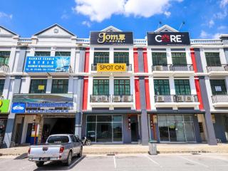 SPOT ON 90394 Jom Hotel - 1