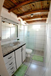 Casa Perto das melhores praias Florianópolis, 8 pessoas, ar condicionado, tv, wifi, cozinha completa, lavanderia, - 2