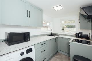 Stylish 3 Bed Home with 4 beds- 5 Min walk From Anfield Stadium - 2