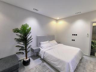 ج 1 استيديو vip فاخر واستثنائي شمال الرياض حي ملقا - 5