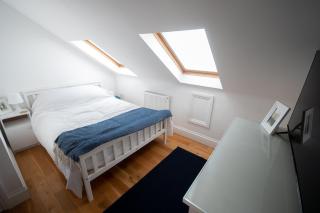 Spacious Victorian 4 Bed l Cocktail Bar Spa Bath Workspaces - 2