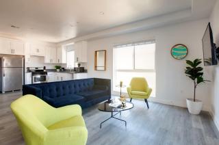 Stylish 3BR Townhome with Parking & Balcony - 9