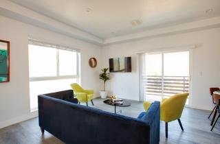 Stylish 3BR Townhome with Parking & Balcony - 8