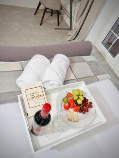 Premium 4BR I Near Golf Course I Fast Wi-Fi & Free Parking - 2