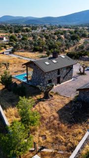 Isıtmalı Jakuzi 6000m2 içerisinde özel taş villa - 7