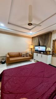 Modern Studio Penthouse in E11 - 5