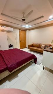 Modern Studio Penthouse in E11 - 1