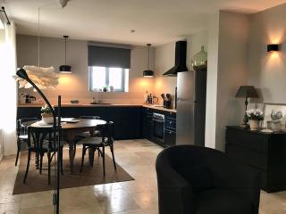 Historic Wine Estate With Pool In Provence - 8