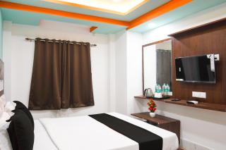 Hotel O by OYO The Royal Velvet - 8