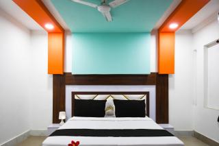 Hotel O by OYO The Royal Velvet - 3