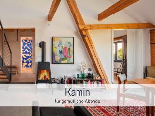 Landloft Linum - Ausgebaute Scheune mit Aussicht, Naturpool, Kamin, Sauna, Luxusausbau, handverlesene MidCentury Möbel & Kunst - 8